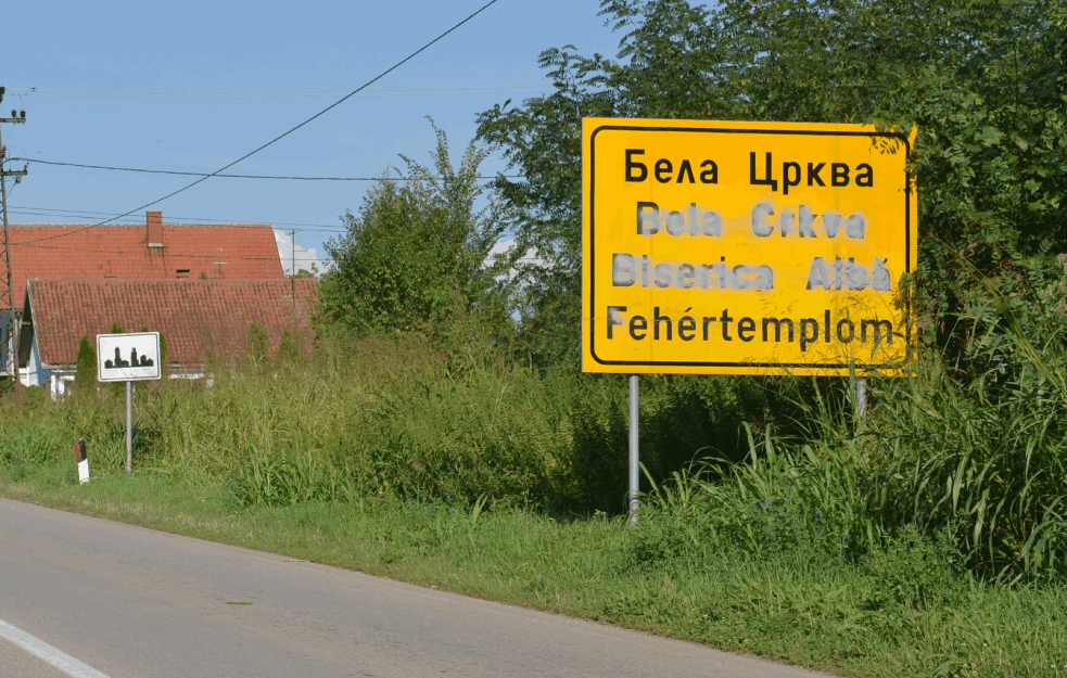 EKSPLODIRAO AUTO U BELOJ CRKVI: Ispod ZAPALJENOG vozila pronađeni <span style='color:red;'><b>kanis</b></span>ter i duks NATOPLJEN BENZINOM 